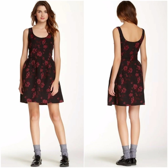 BB Dakota Dresses & Skirts - BB Dakota Black Red Floral Print Sleeveless Dress